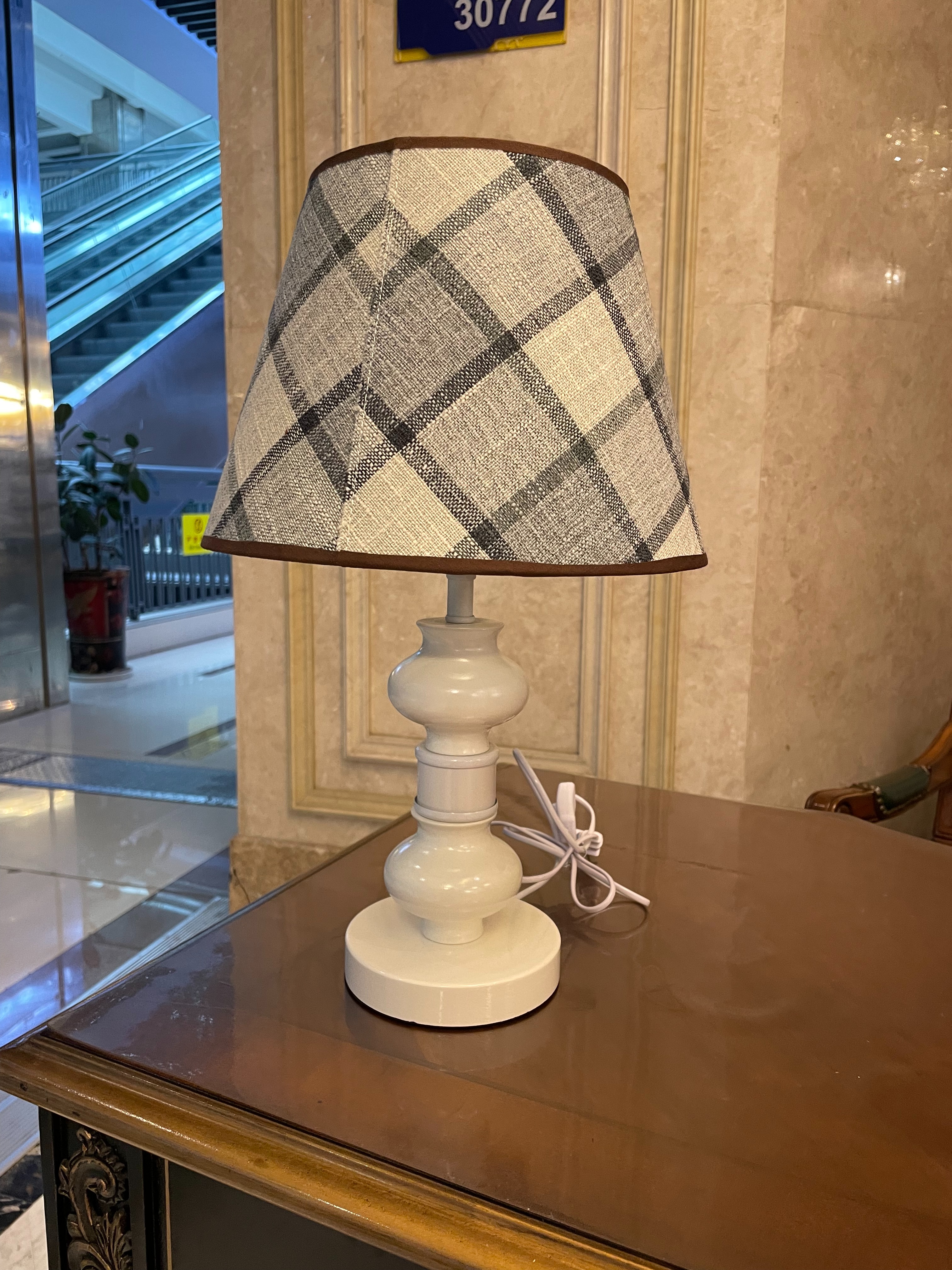 Ordinary lighting desk lamp, safe and radiation-free, eye-protecting, study and reading lamp, beautiful and practical desk lamp Item Picture