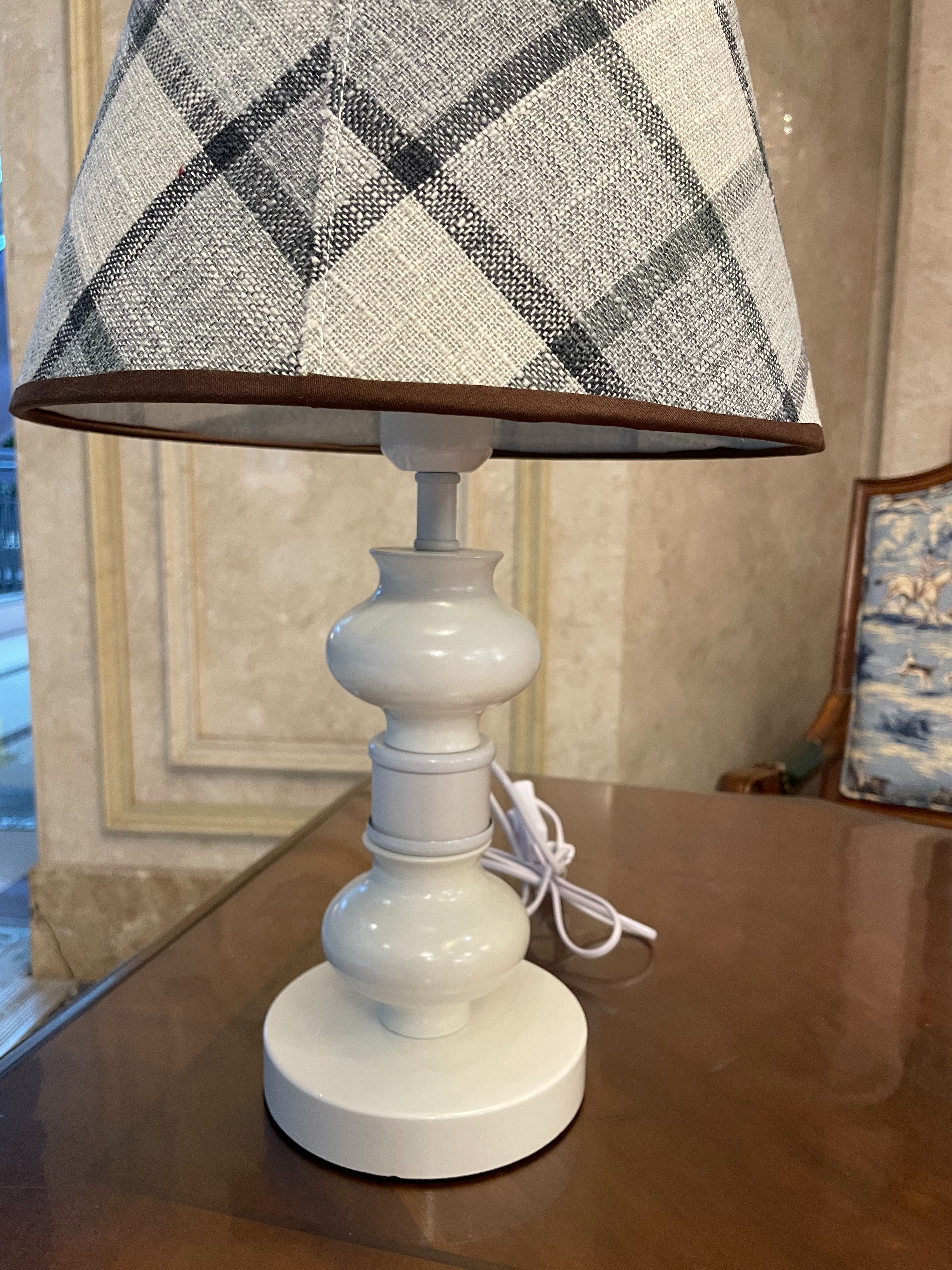Ordinary lighting desk lamp, safe and radiation-free, eye-protecting, study and reading lamp, beautiful and practical desk lamp details Picture