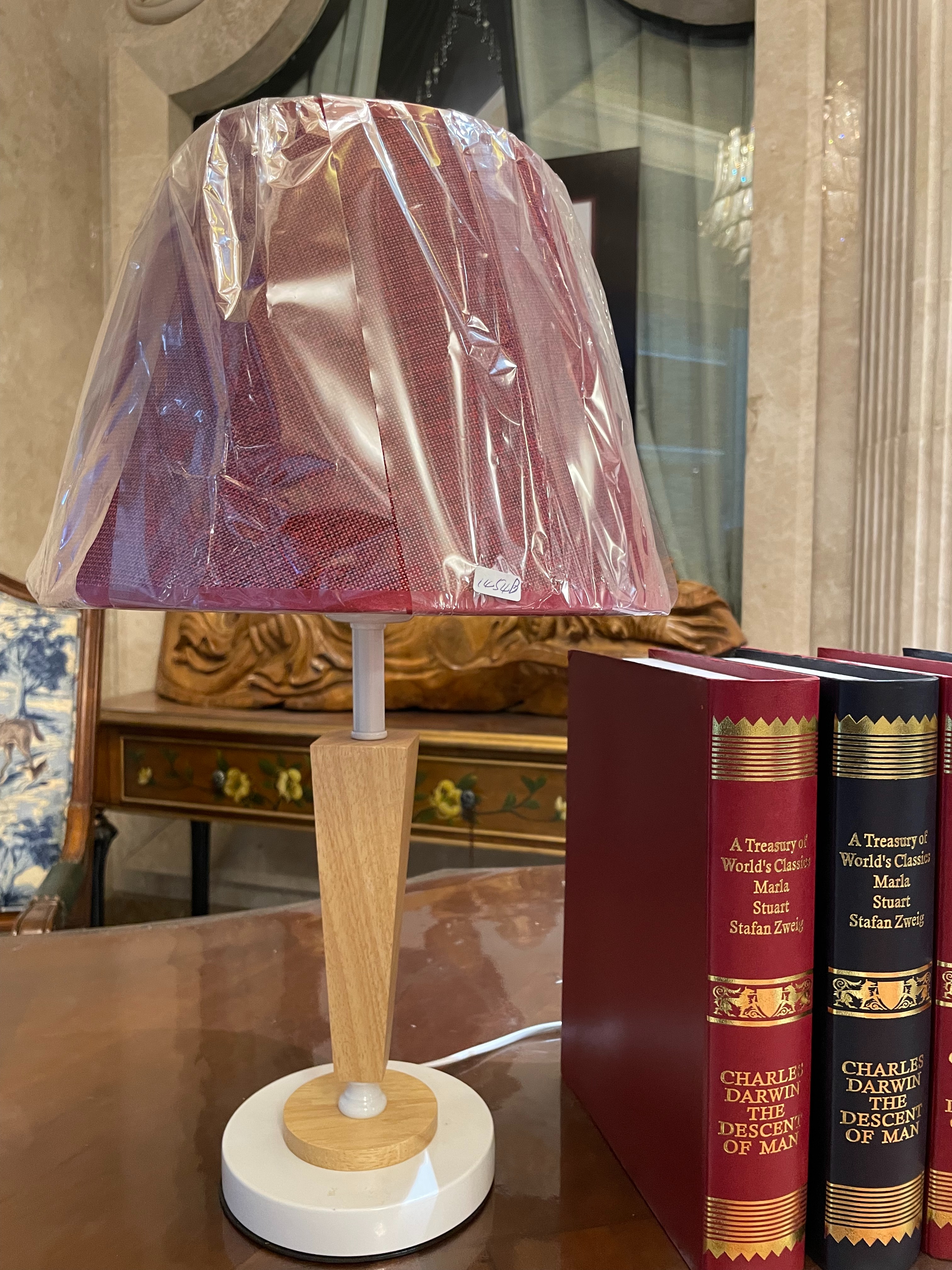 Creative table lamp, radio-powered night lamp, floor lamp, table lamp, countertop lamp lighting equipment, modern and simple design, energy-saving and environmentally friendly details Picture