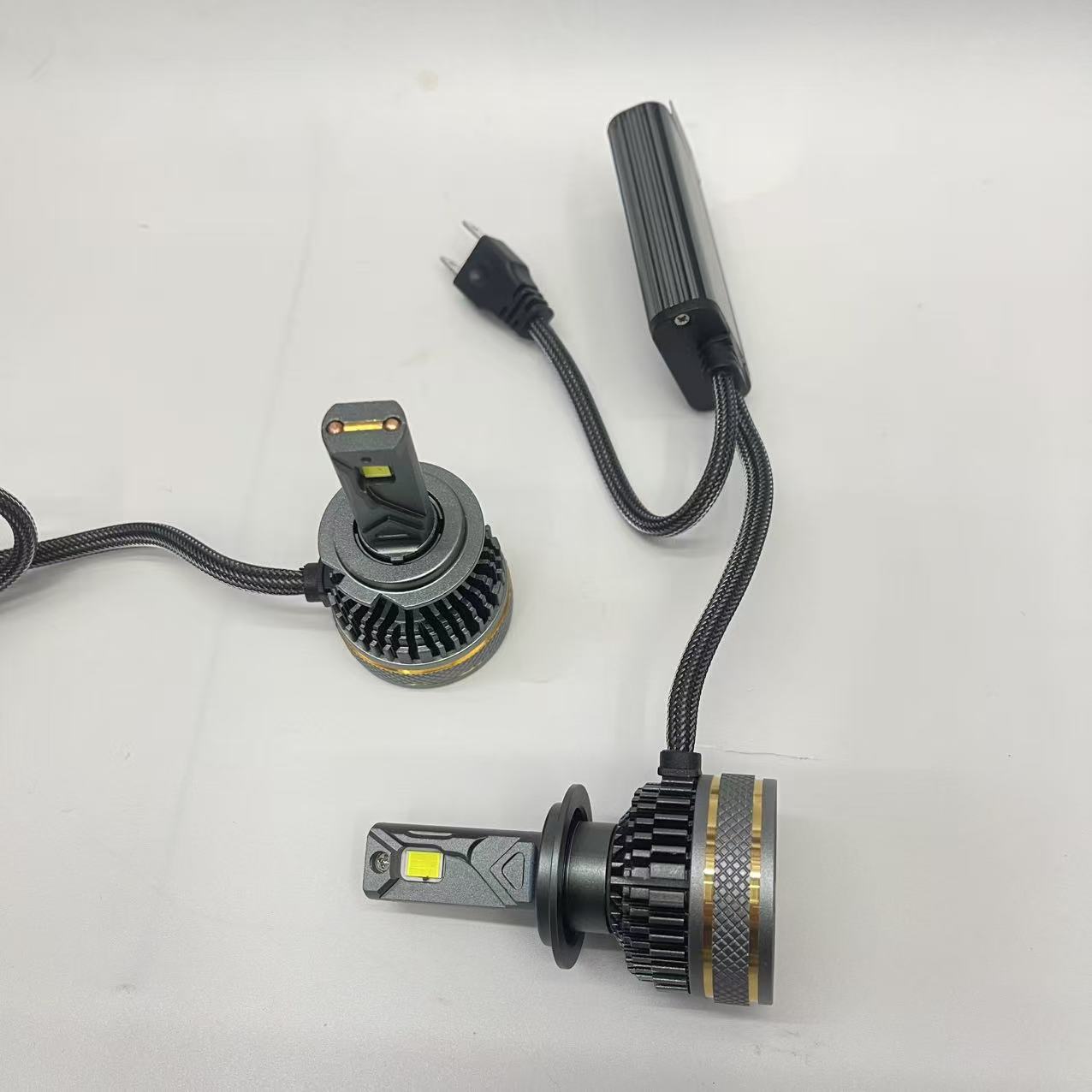 Automotive LED headlights 150W high-power high beams H1H4H7 high-brightness white spotlights details Picture