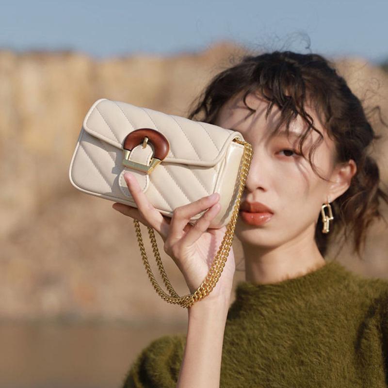 2023 new trendy light luxury summer women bag all-match classic style embroidery chain design sense crossbody mini bag