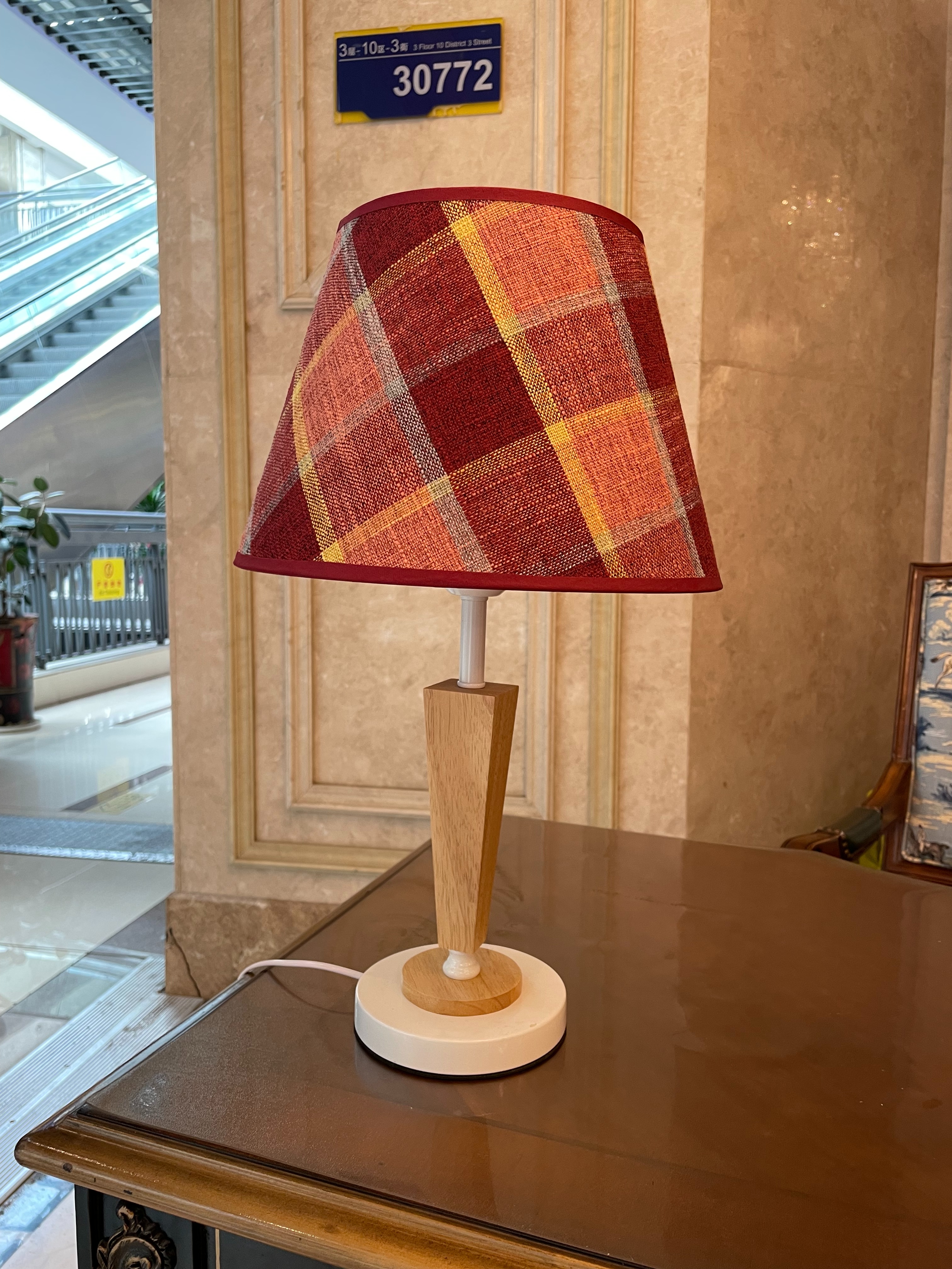Children's toy desk lamp, ordinary lighting desk lamp, toy lighting fixtures are suitable for children as gifts, allowing them to play and study at the same time Application Scenario