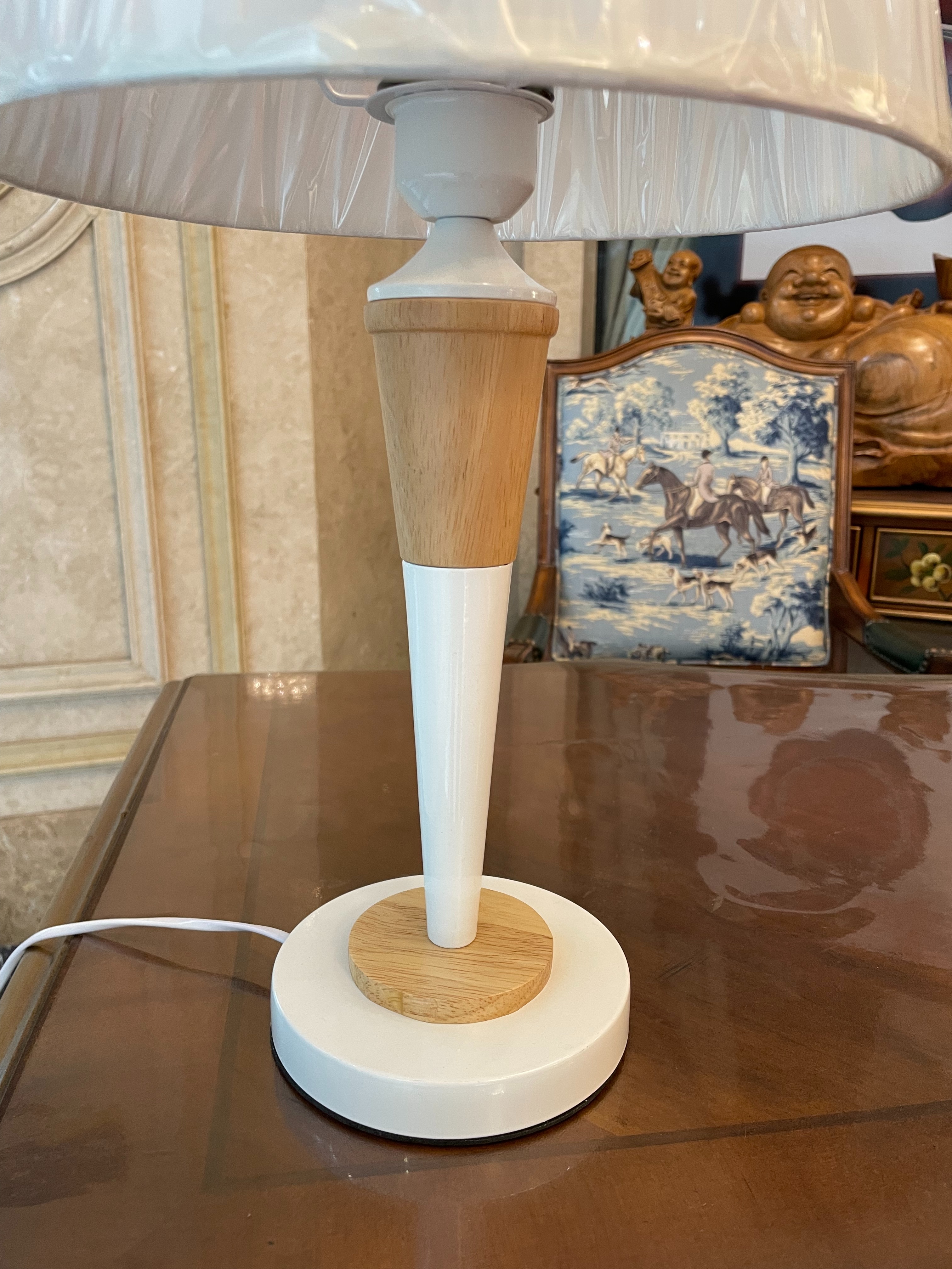 Creative desk lamp, figurine, floor lamp, table lamp, modern and simple design, energy-saving and durable, essential for reading, work and study Specification image