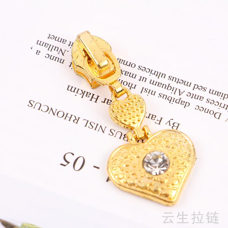 customized zipper head high-end fashion metal heart diamond pull tab alloy zipper head bags zipper wholesale full figure