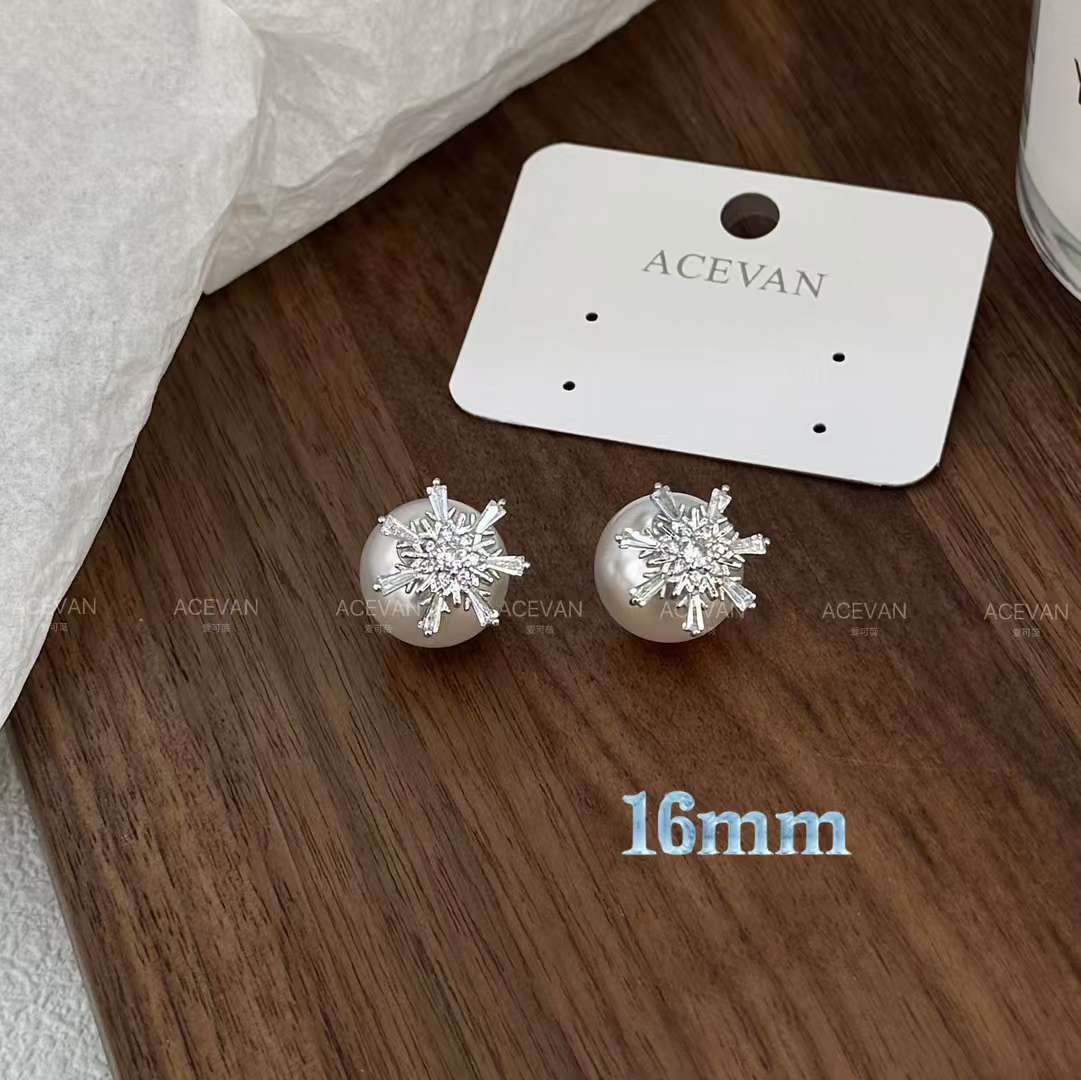 Snowflakes perlas pendientes 925 agujas de plata navidad nueva llegada simple incrustado con circonitas uno dos desgaste diseño sentido orejeras mujeres Application Scenario