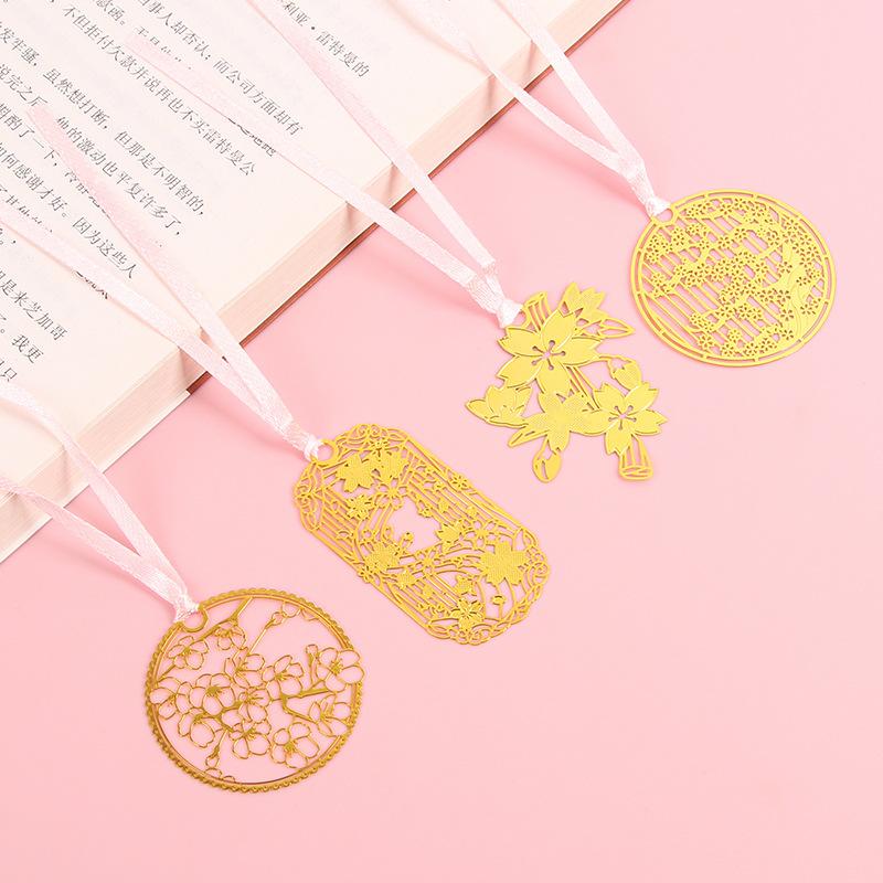 hollow cherry blossom bookmark chinese style metal brass girl heart simple flip book holder fresh student gift bookmark Application Scenario