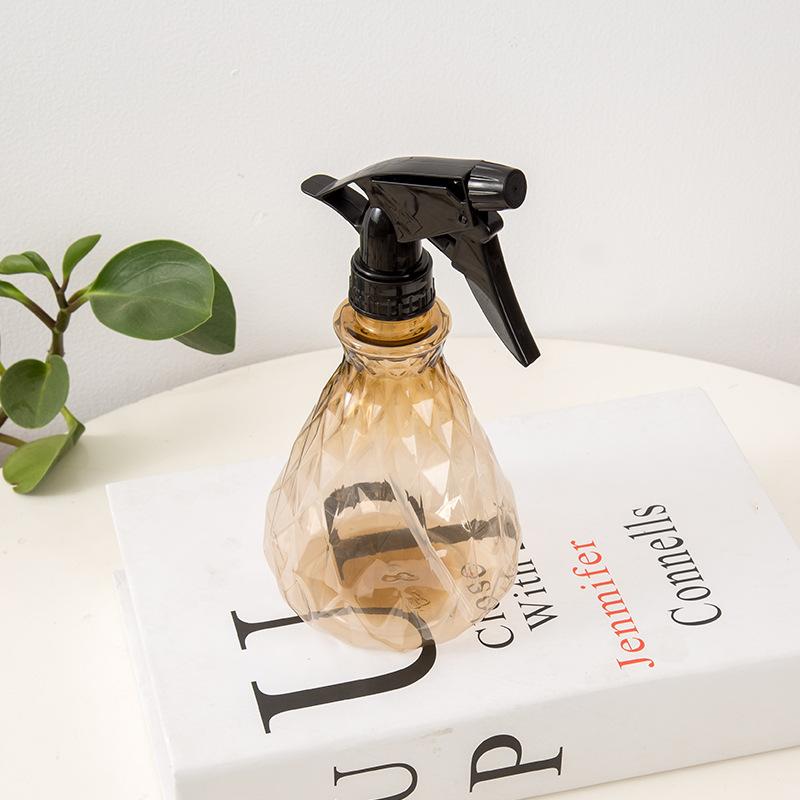 sprinkling can watering pot household sprinkling can spray pot haircut disinfectant fluid raise spray bottle fine sprays spray bottle watering pot Application Scenario