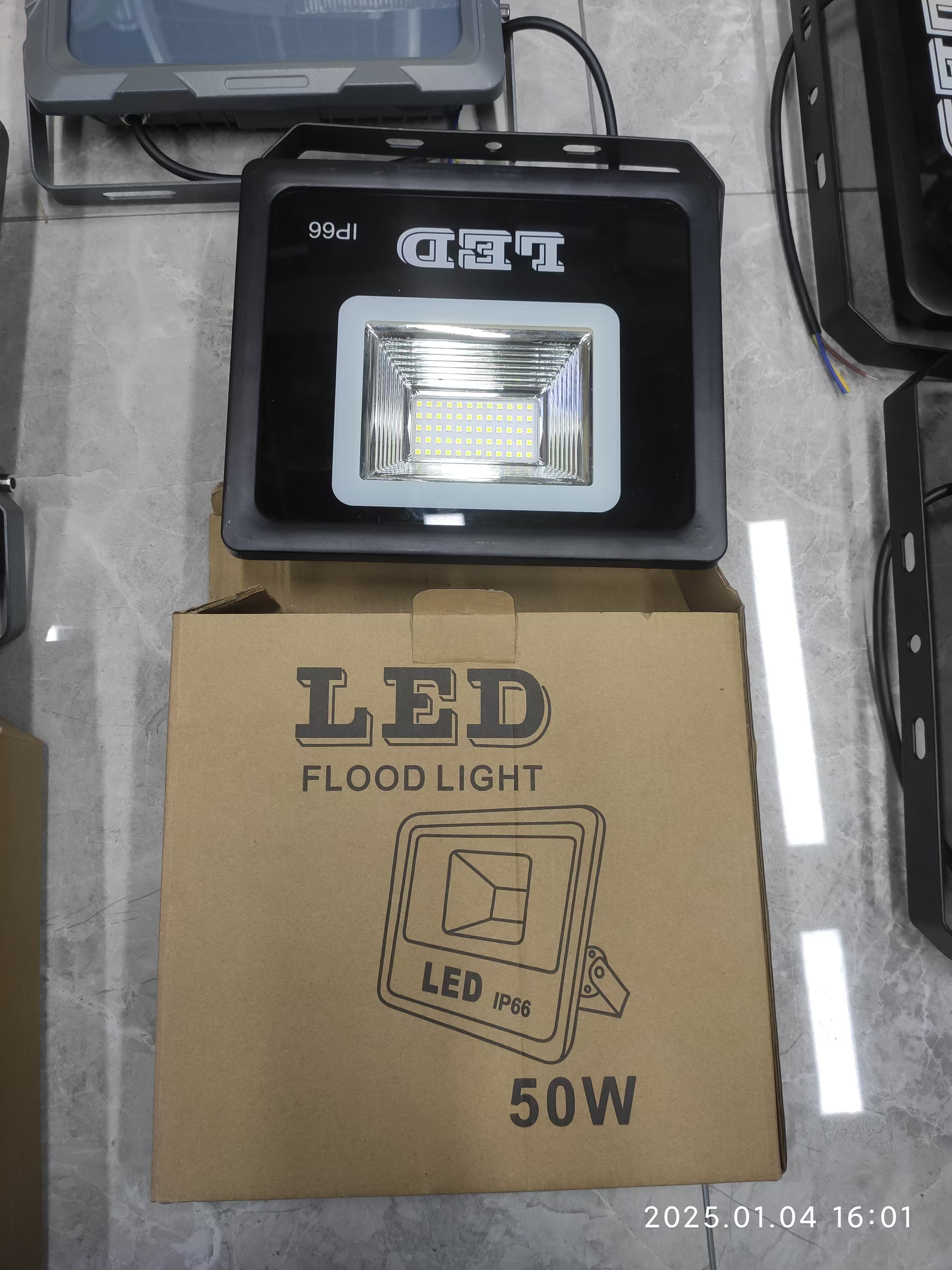 厂家直销LED投光灯 户外灯具 高品质LED投光灯50W  100W  110V到260V可用