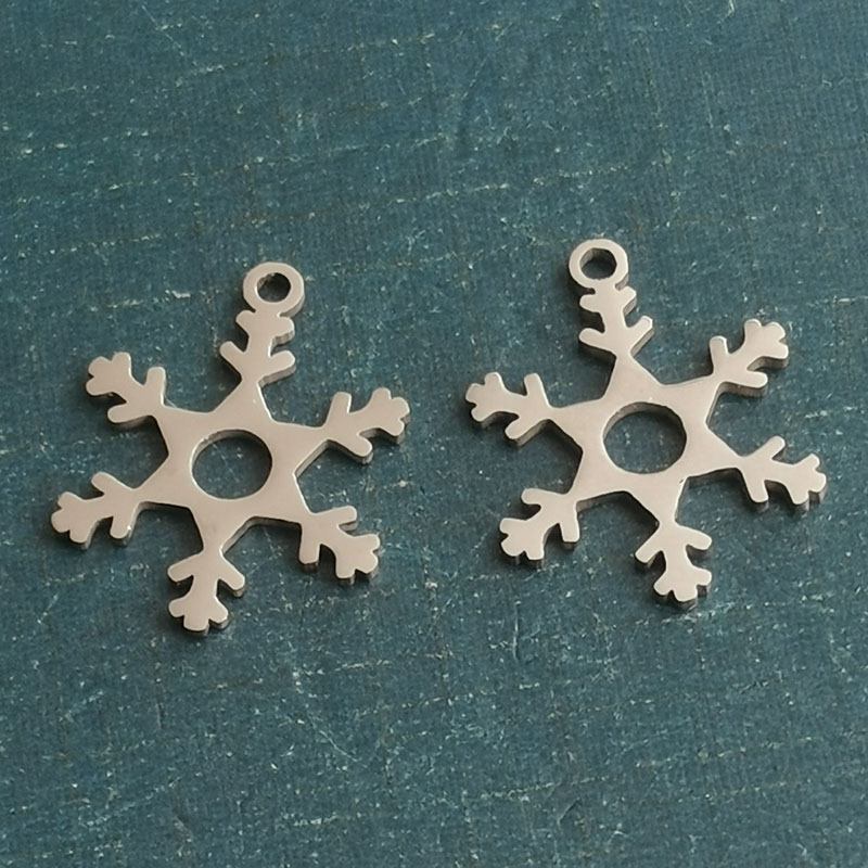 自然元素圣诞节钛钢不锈钢DIY饰品配件镂空小雪花片手链项链吊坠
