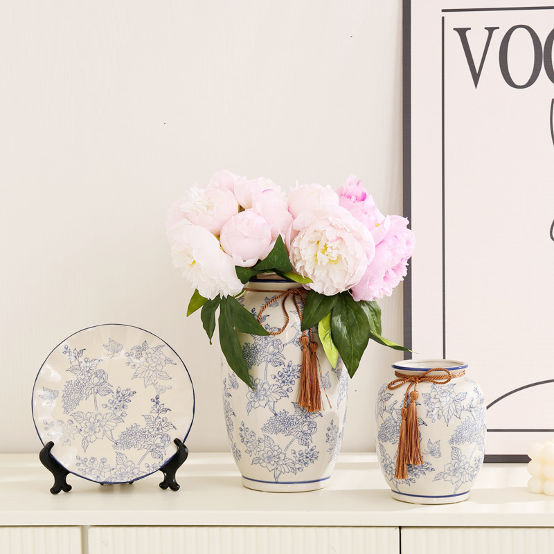 New Chinese-style high-end tabletop ornaments, entrance hall decorations, blue and white ceramic vases, artificial flower gifts, living room handicrafts Application Scenario