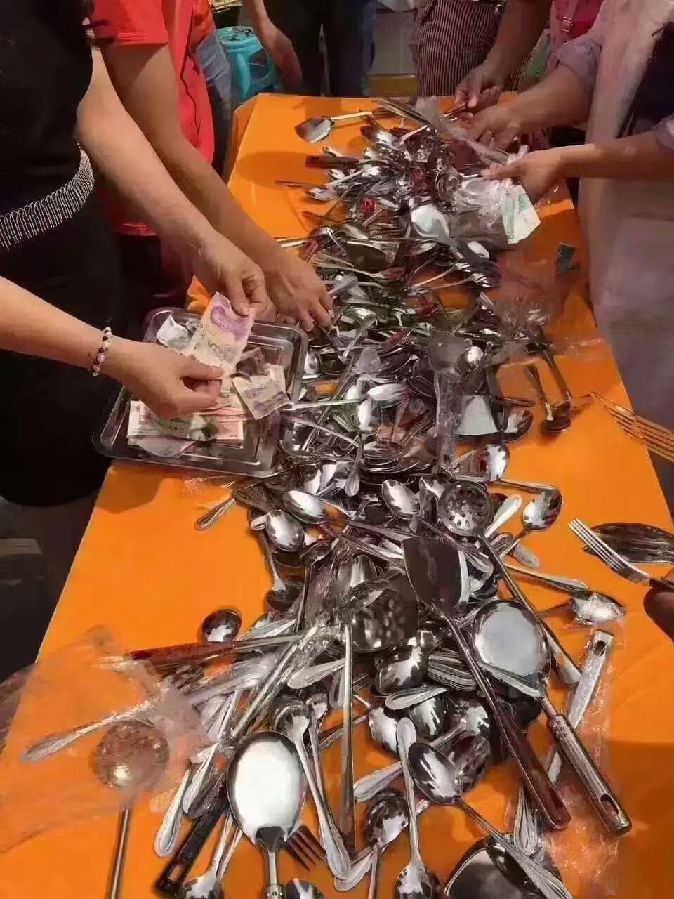 1元模式不锈钢餐具火火火，不锈钢餐具，利润对半。家家户户必用。1元模式1200元 是2100个，送录音广告布详情图7