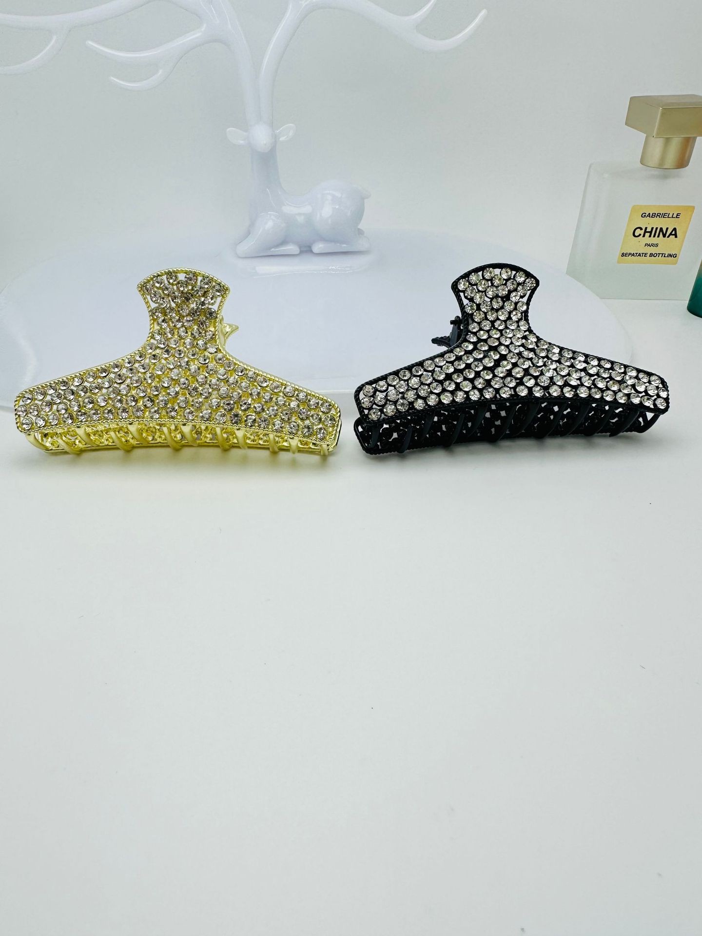 2025 New style hair clips, large size, about the back of the head, high-end hair grips, shark clips, elegant hair clips, women's hair accessories, hair accessories factory clips, wholesale available, customizable Specification image