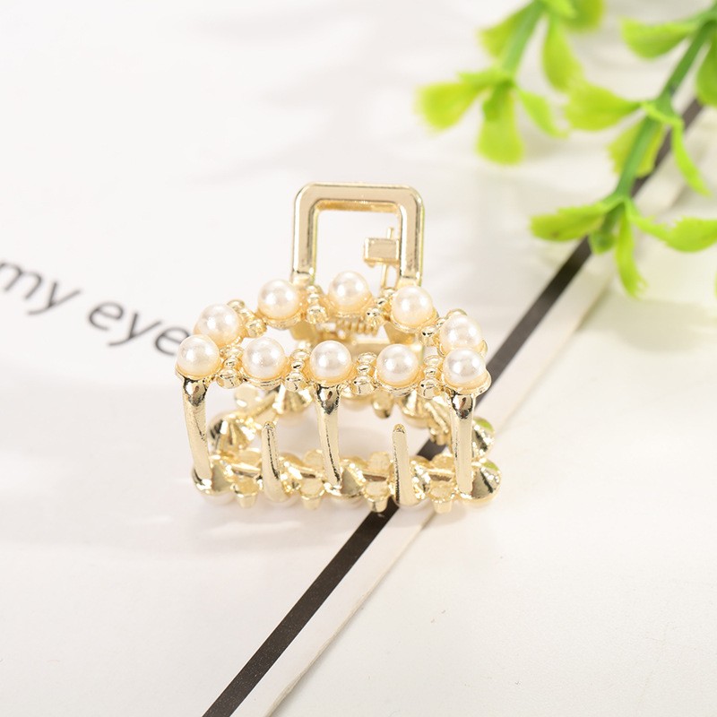 Internet-famous pearl bangs clips, pearl water diamond Korean-style hair clips, fashionable and trendy top clips, Korean-style butterfly hair clips Item Picture