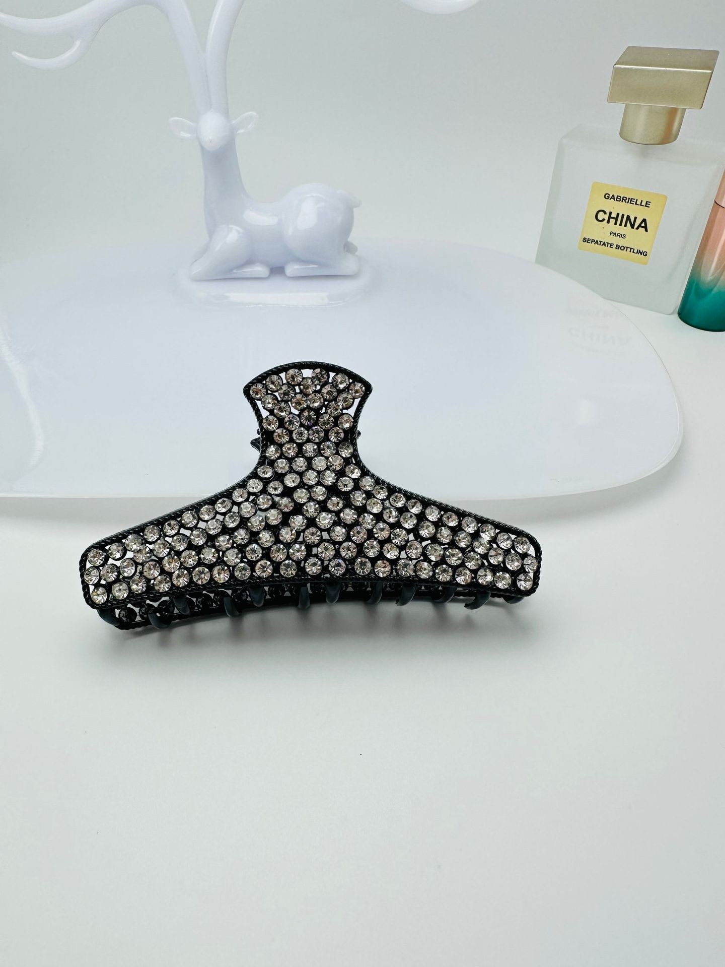2025 New style hair clips, large size, about the back of the head, high-end hair grips, shark clips, elegant hair clips, women's hair accessories, hair accessories factory clips, wholesale available, customizable Application Scenario