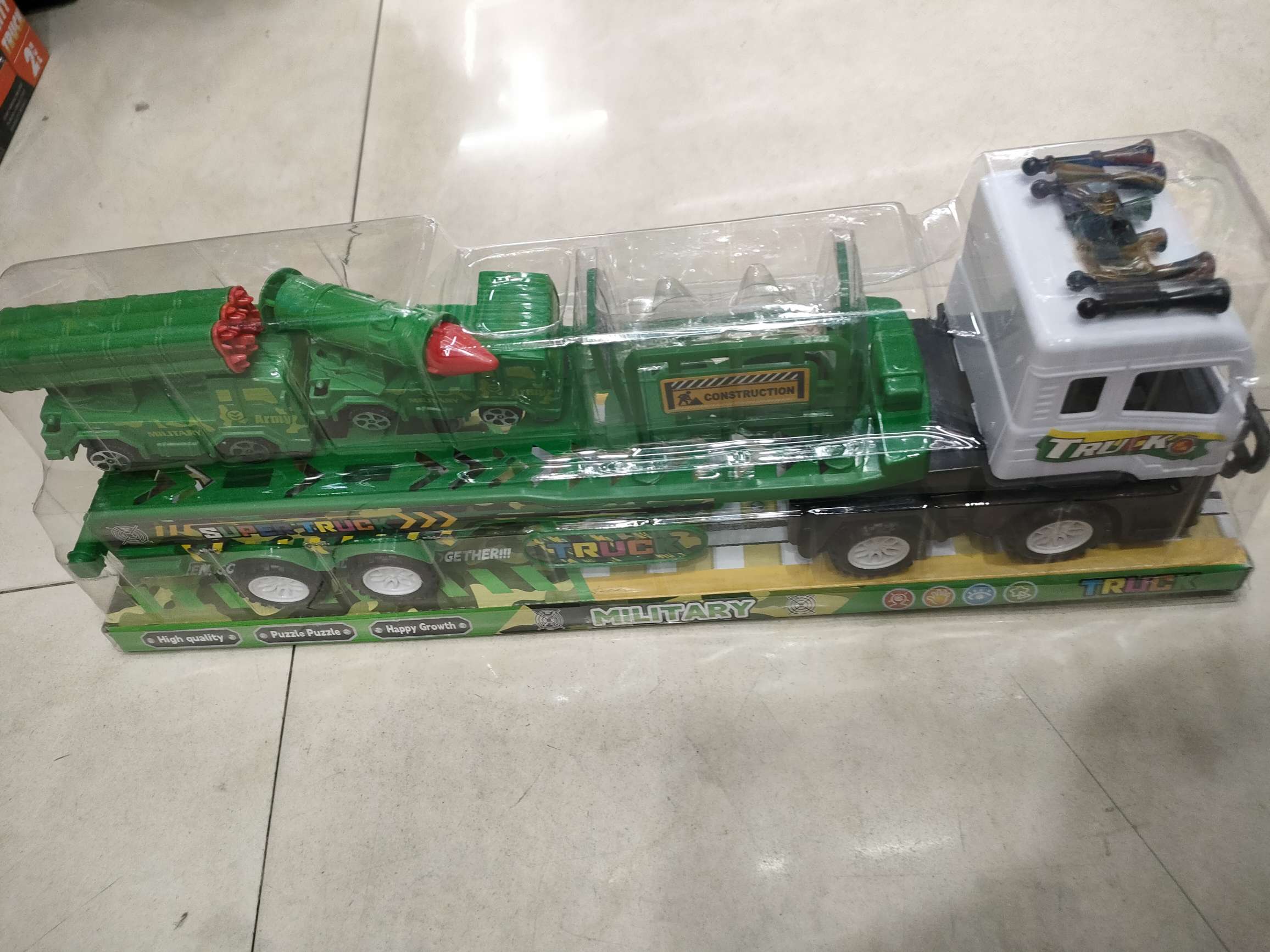 大号拖车，玩具儿童智力玩具，道路救援，男孩3-6岁军事类型。细节图