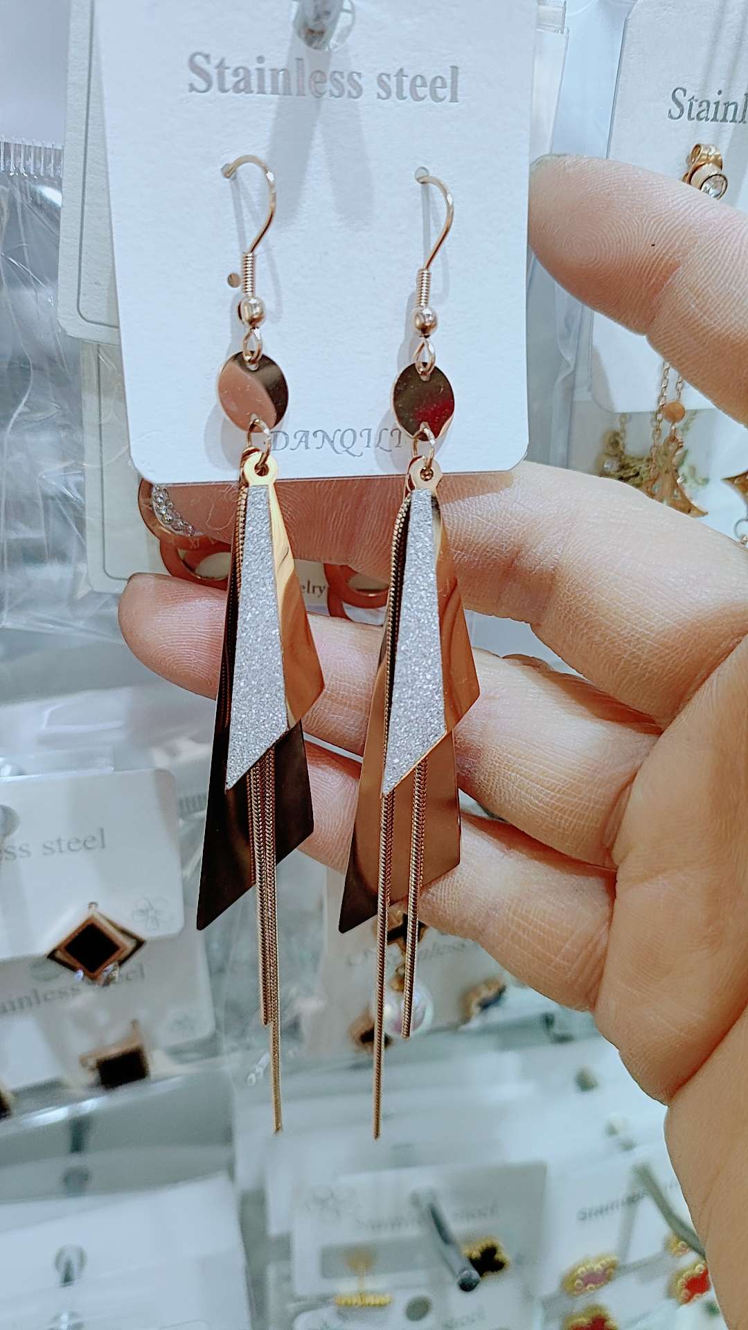 流苏 不锈钢 烧焊耳环 高级感耳饰 精致饰品 独特设计耳环 提升气质耳饰 炫酷流苏 耳环新款 不褪色保色