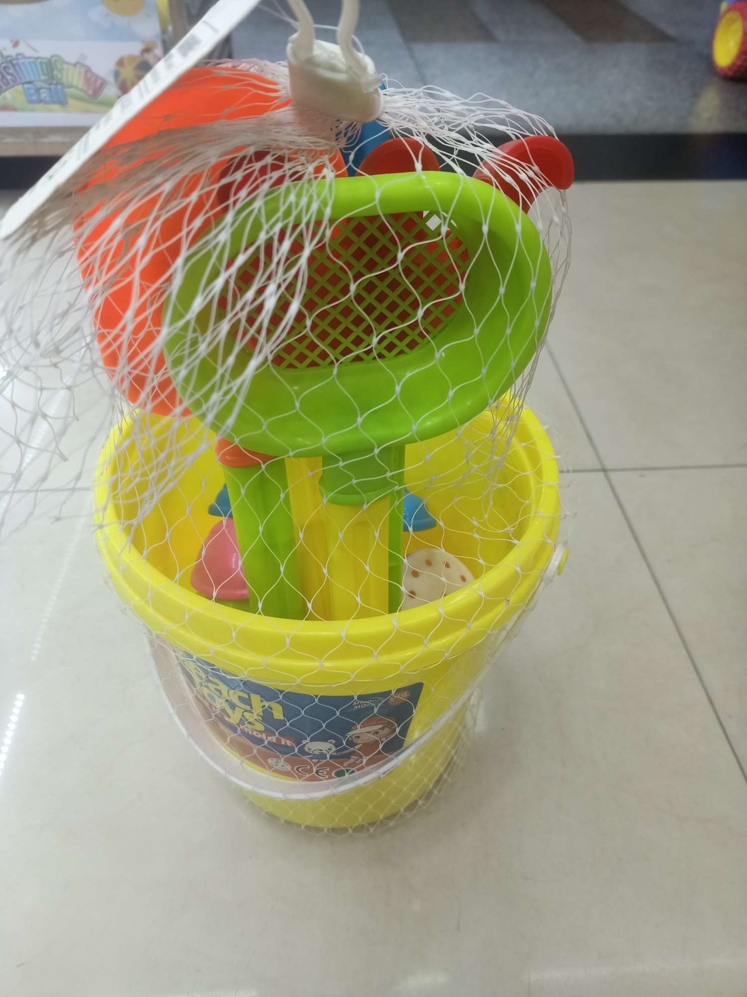 超市用塑料圆桶 ，儿童沙滩塑料桶 环保耐用包装塑料桶 容量大易携带。产品图