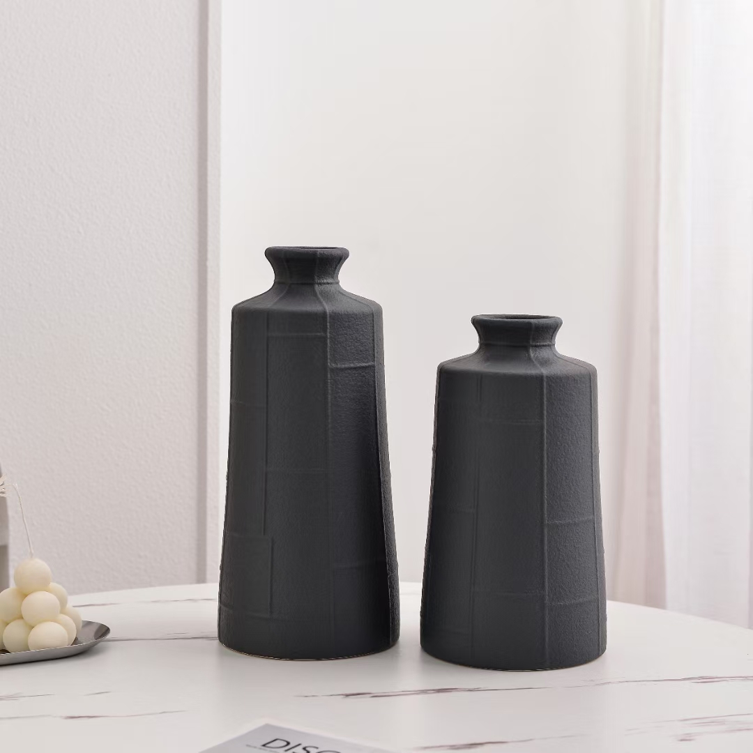 Cream ceramic vases can be used for water and flower arrangement decoration at high temperatures details Picture