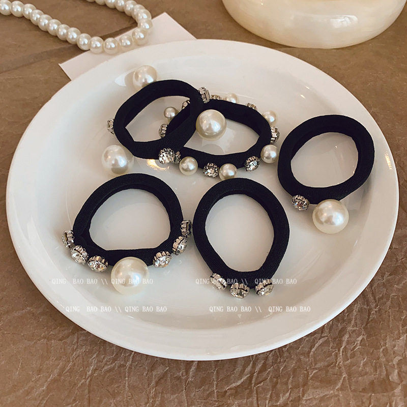 Korean retro pearl geometric round hair band for women 2025 autumn/winter new style, niche, high-end, fashionable and versatile hair accessory, Pingping accessory, hair tie, hair band headwear Application Scenario