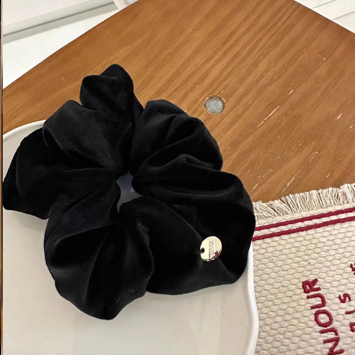 Small gold plate texture velvet hair accessory, large intestine circle, Dongdaemun, South Korea, stylish ins retro ponytail hair band, hair accessory, women's hair tie, hair tie, hair band, hair tie, hair tie, hair tie, hair tie, hair tie, hair tie, jewelry detail image 6