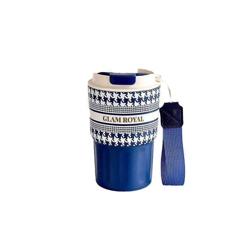 Simple 3D coffee cup detail image 4