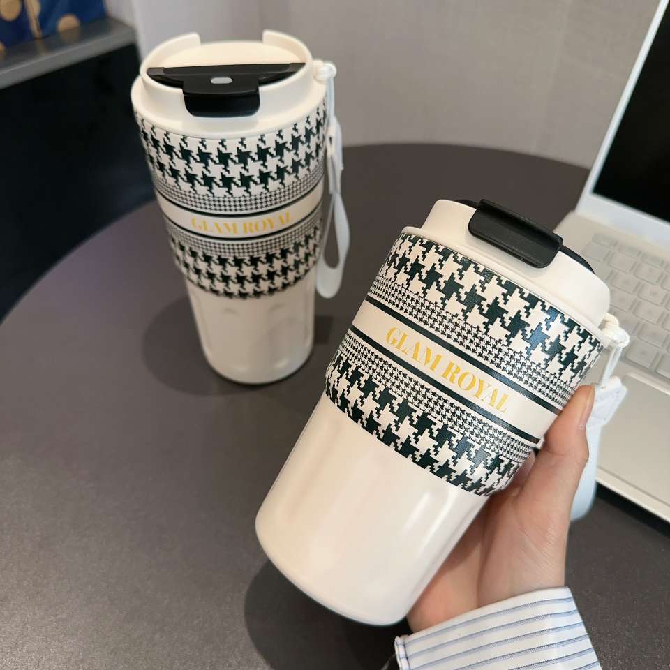 Simple 3D coffee cup detail image 3