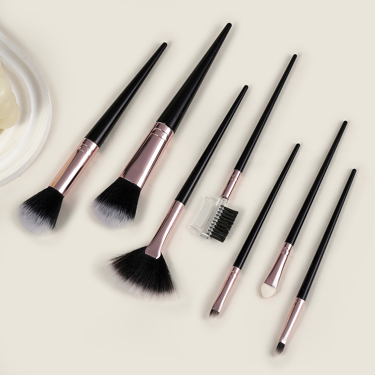 7 plastic handle covers in filigree color, available in black and pink Item Picture