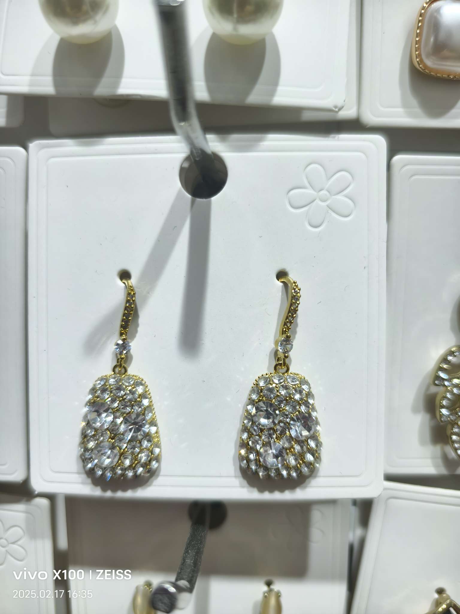 微镶嵌锆石耳环 不锈钢耳饰 高级感饰品 时尚耳环 独特设计耳饰 闪耀耳环饰品饰品耳环耳环细节图