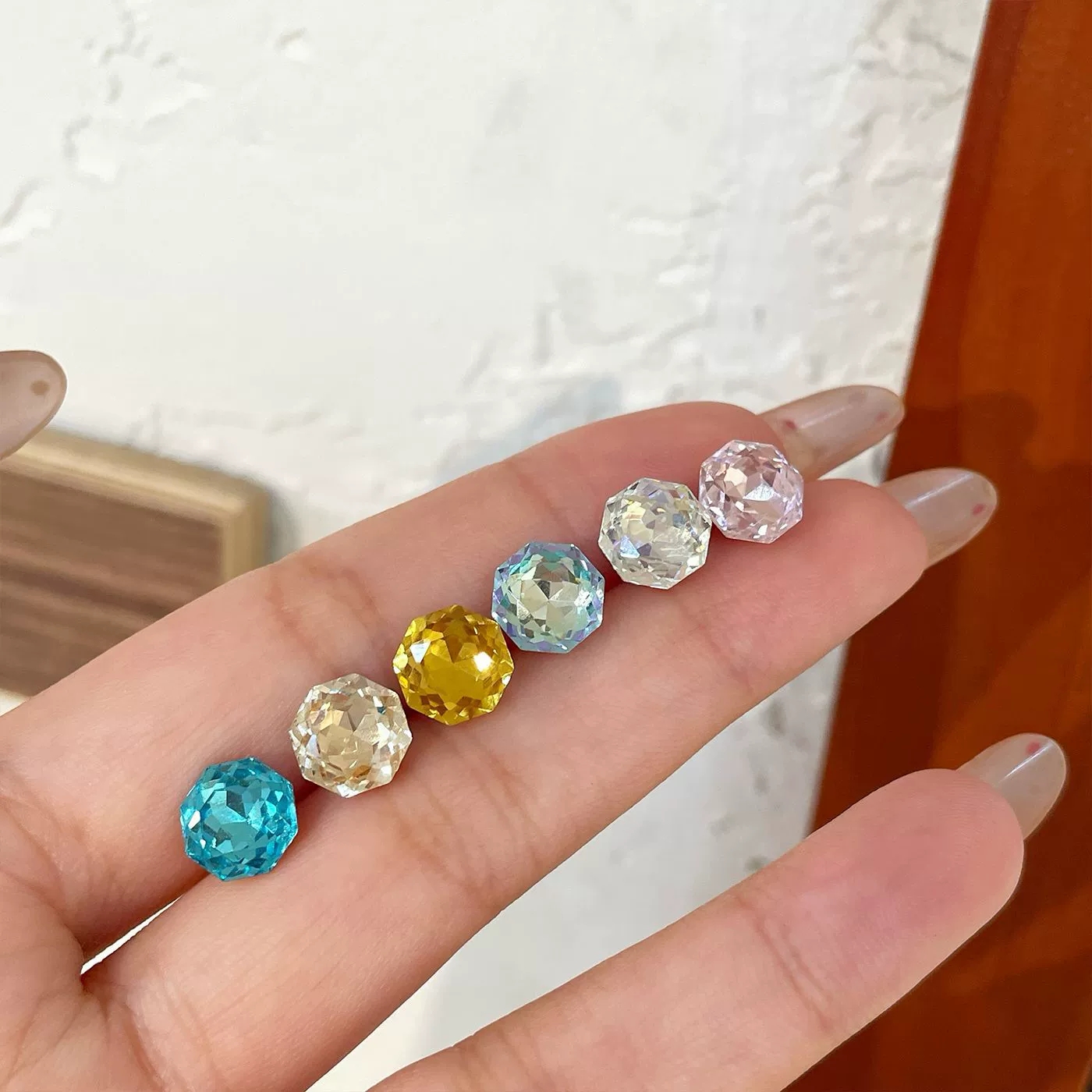饰品/不锈钢耳钉/耳饰/耳钉/锆石耳钉白底实物图