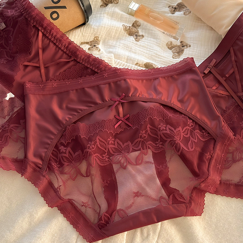 For the Year of the Red Snake and the zodiac year, this is a sexy mid-waist lace wedding women's underwear. It's a 200-pound triangular pant for a plump girl Application Scenario