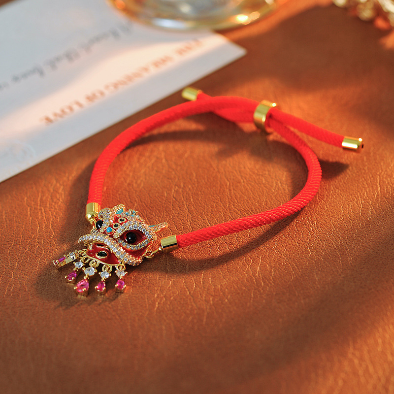 The traditional Chinese style wealth-attracting lion dance corsage, ancient-style charm bracelet, a festive accessory for both men and women, and a red Chinese trend bracelet Specification image