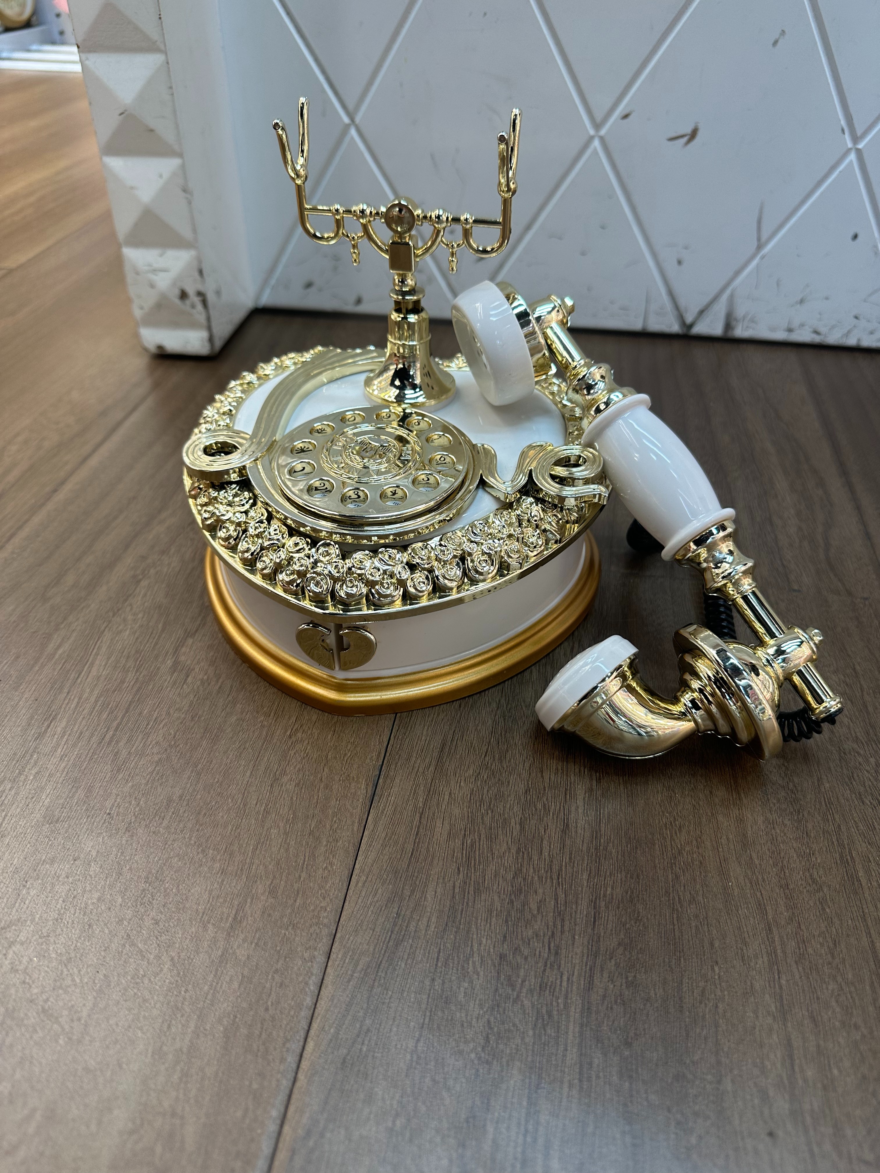 Retro telephone music box Classical European music box delicate ornaments create easy gifts details Picture
