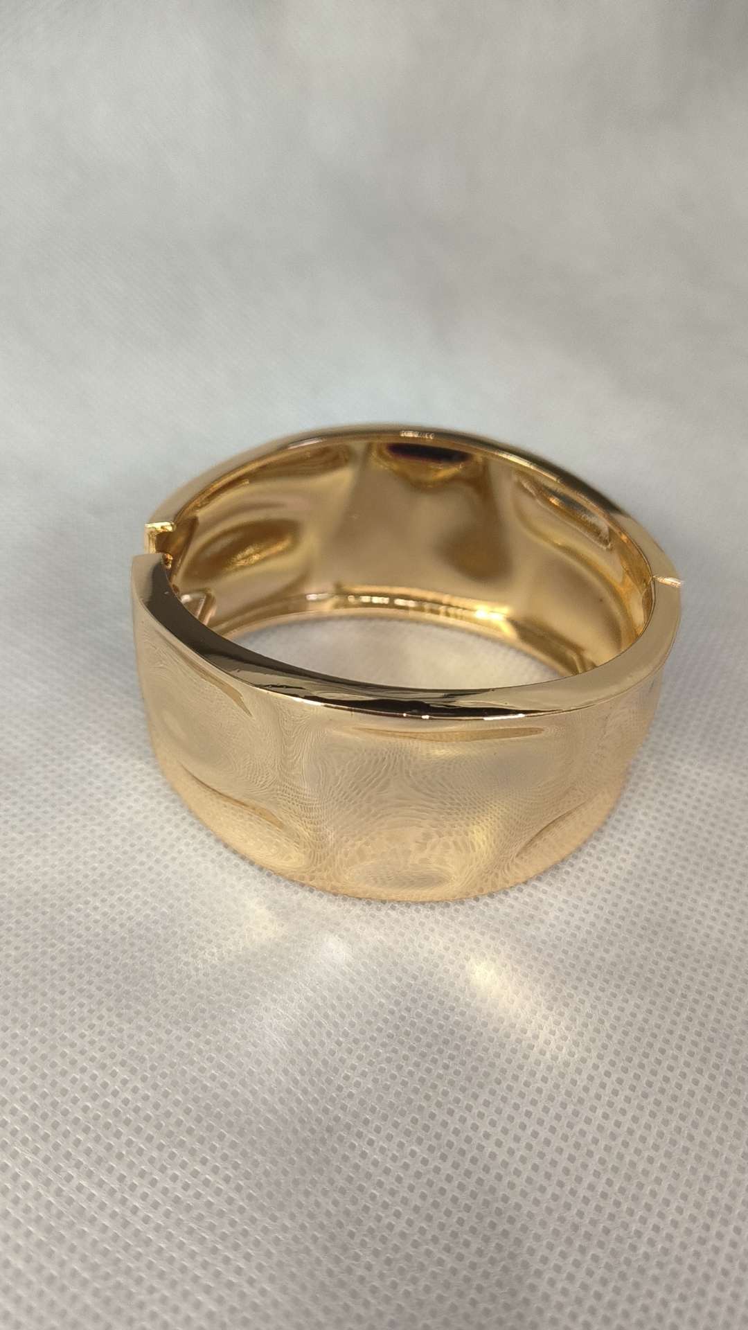 Sand gold jewelry stainless steel bracelet for women, irregular design, noble style bracelet, exclusive for ladies