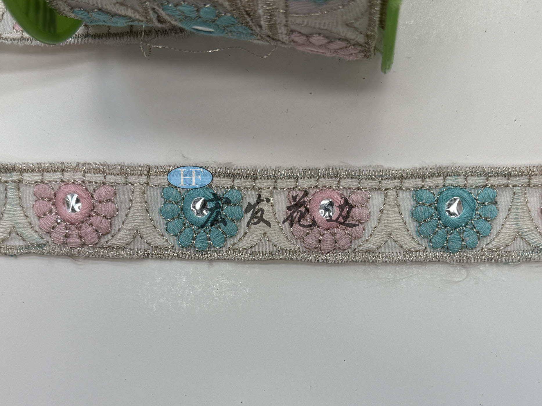 针织绣花带花朵花边 现货需联系