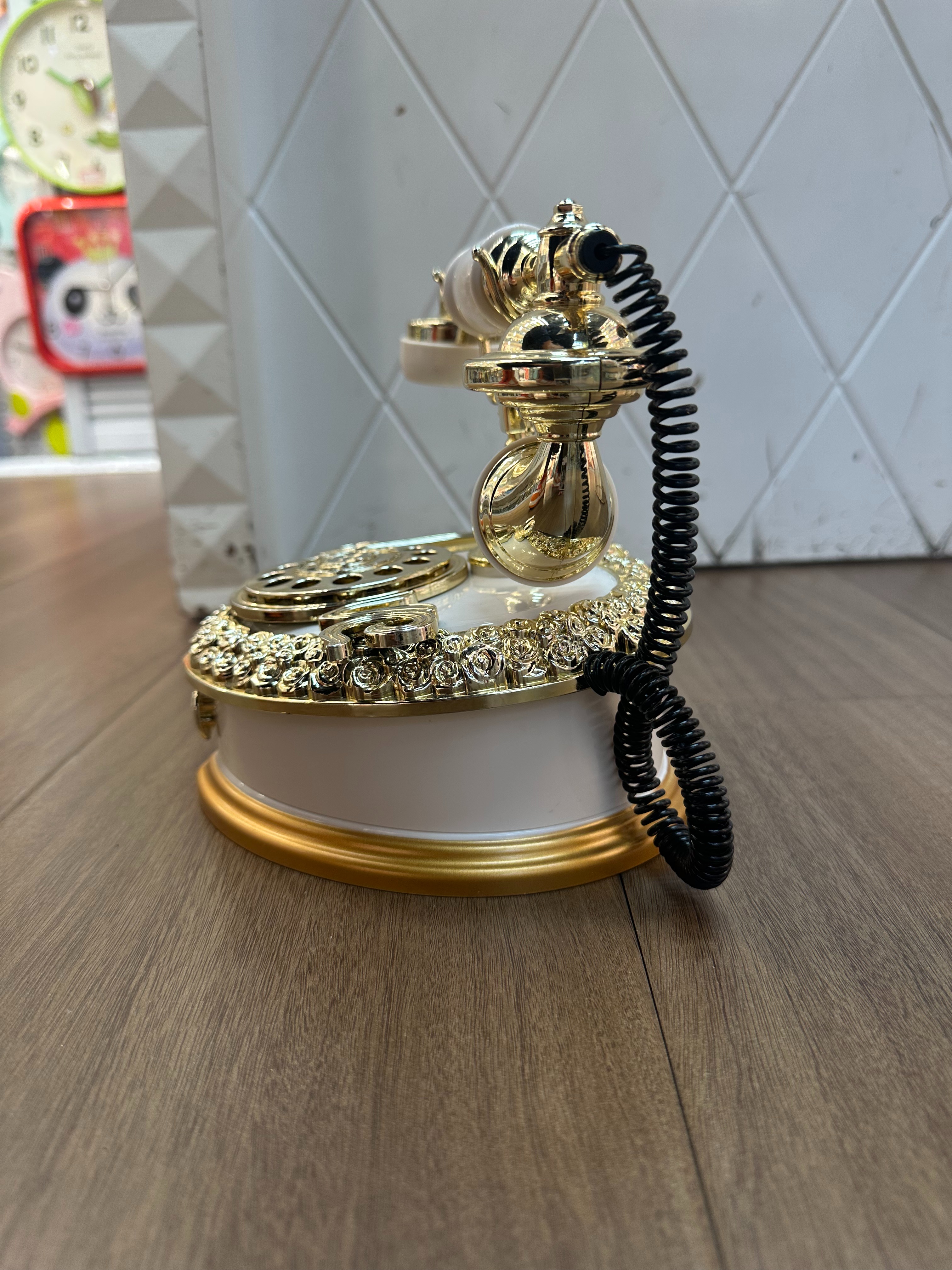 Retro telephone music box Classical European music box delicate ornaments create easy gifts Specification drawing