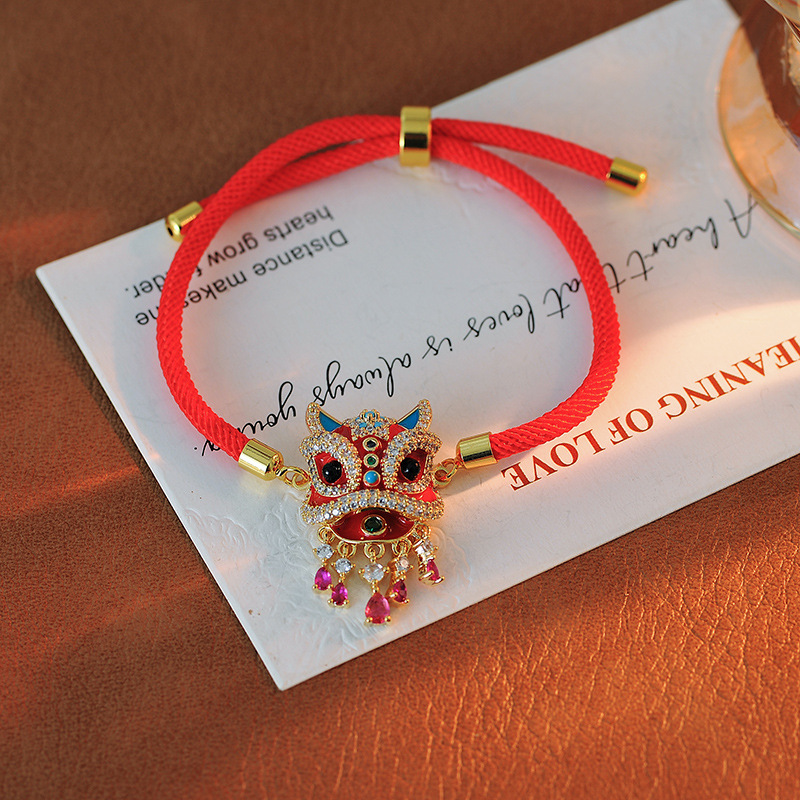 The traditional Chinese style wealth-attracting lion dance corsage, ancient-style charm bracelet, a festive accessory for both men and women, and a red Chinese trend bracelet details Picture
