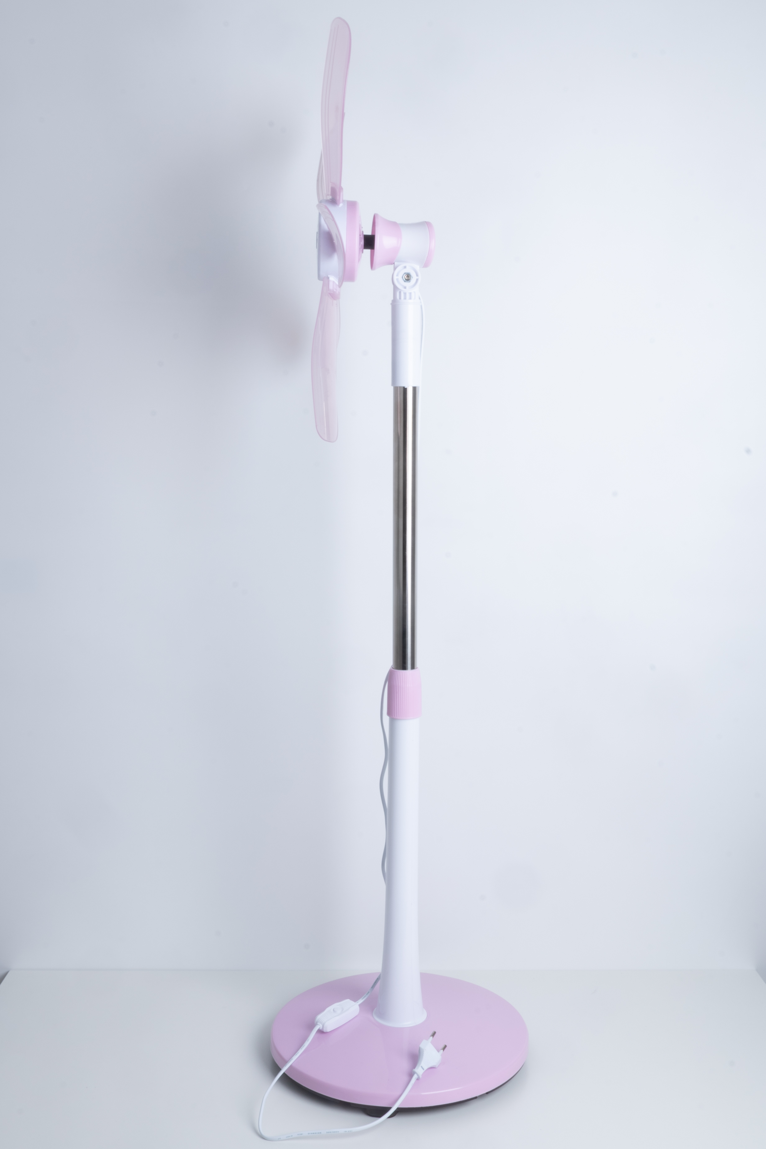 DeepKing Cross-border DK-129 electric fan, floor fan, household silent plastic, small vertical, strong wind force telescopic, soft blade fan without mesh cover details Picture