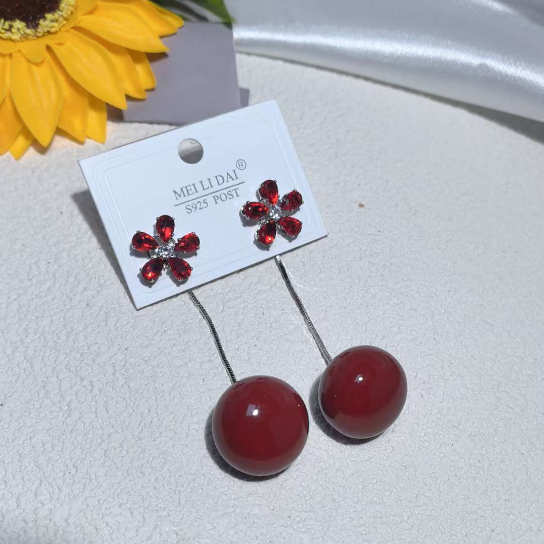 铜耳环微镶嵌锆石耳饰 高级感饰品 简约大方耳环 炫彩光泽耳饰 精致耐用不褪色红色花朵银针耳环微镶嵌锆石耳环详情图2