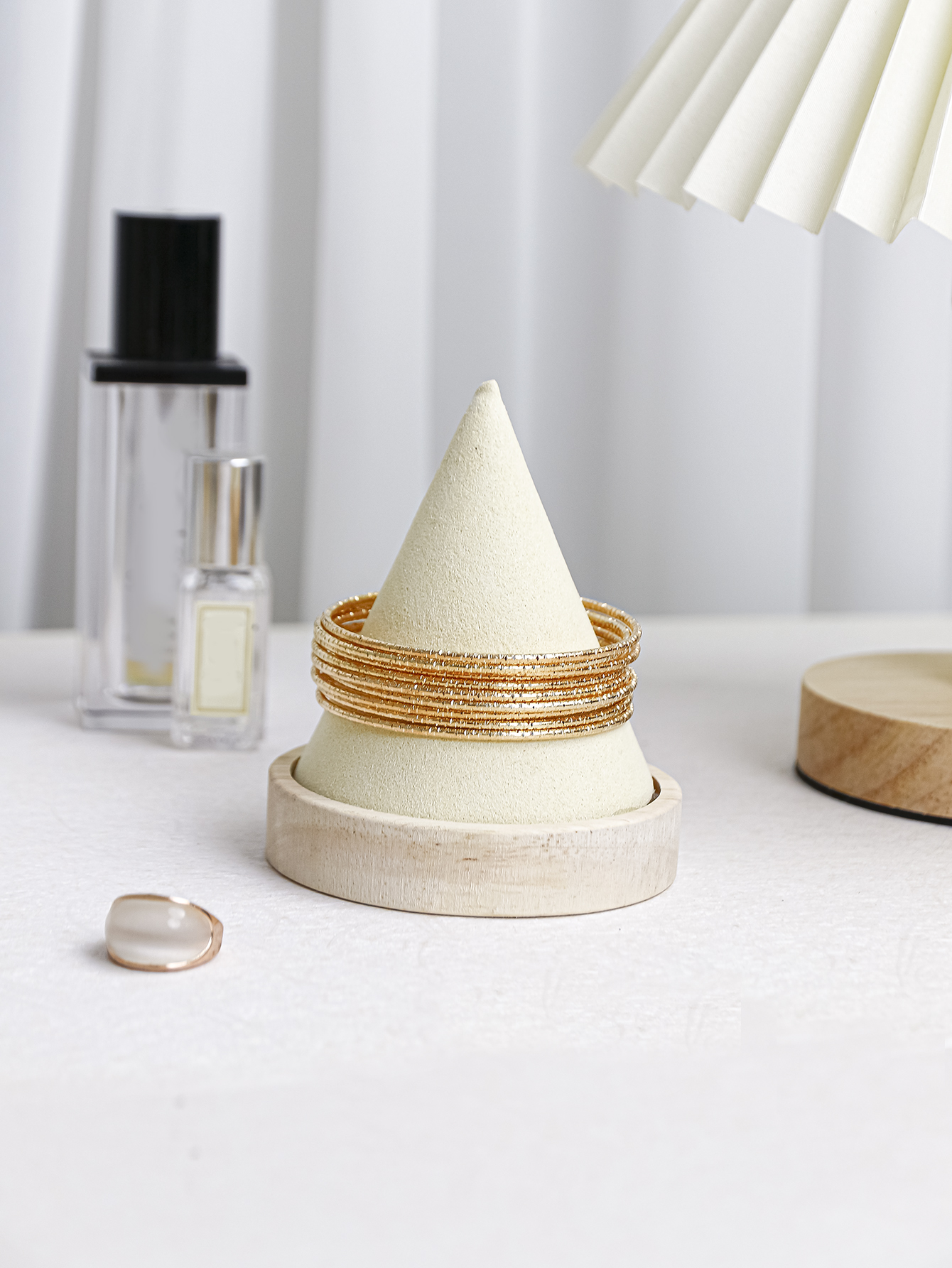 The wooden watch box, jewelry display stand, bracelet plate, conical display stand is a must-have for setting up a stall for display, storage and organization. The style is novel details Picture