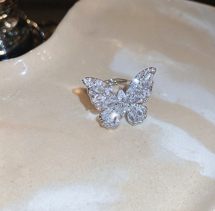 Super ethereal luxury zircon butterfly ear clips, European and American light luxury trendy ear buckles, niche high-end feel, versatile earrings, micro-inlaid earrings Specification image