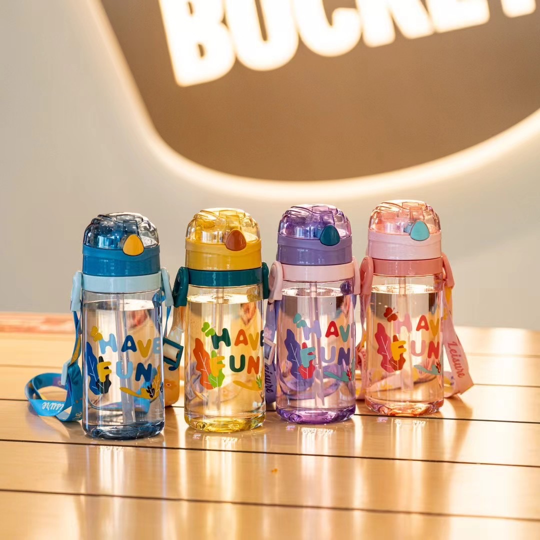 S150-TY-0943 high appearance level plastic cup, large capacity with straw cup, cute portable children's water bottle