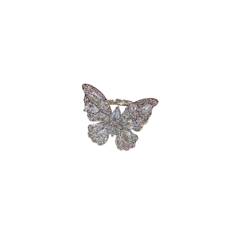 A super ethereal and luxurious zircon butterfly opening ring, a trendy and light luxury index finger ring from Europe and America, with a niche and high-end feel, is a versatile jewelry zircon ring Application Scenario