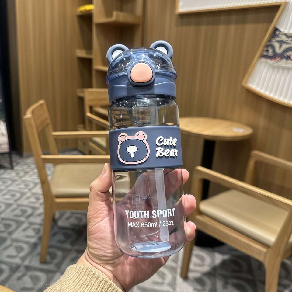 X152-XBD-6119 new sports water cup portable male and female children anti-hot outdoor plastic straw cup Application Scenario