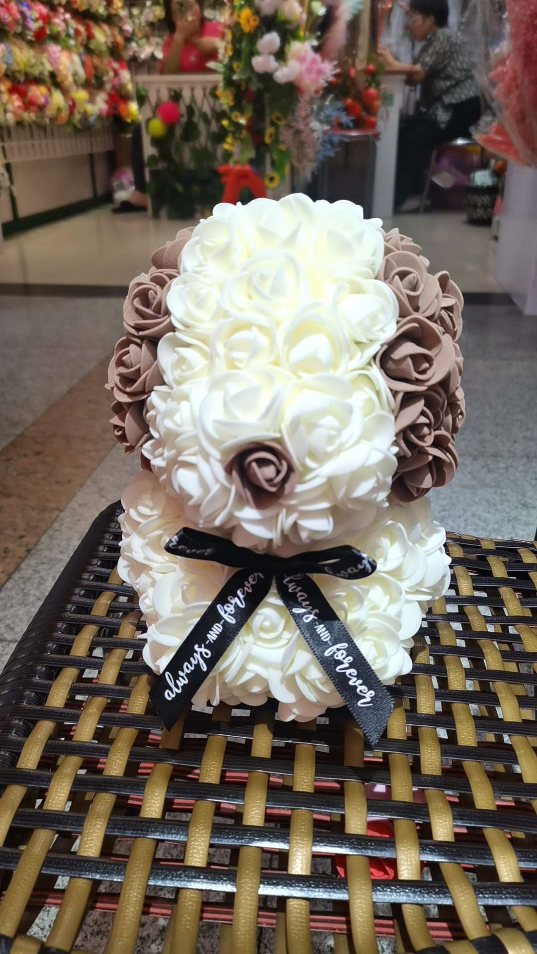 Valentine's Day special gifts: Hydrangea artificial flower handicrafts, rose fresh artificial flowers, artificial petals, exquisitely crafted, beautiful and durable artificial handicrafts for Valentine's Day
