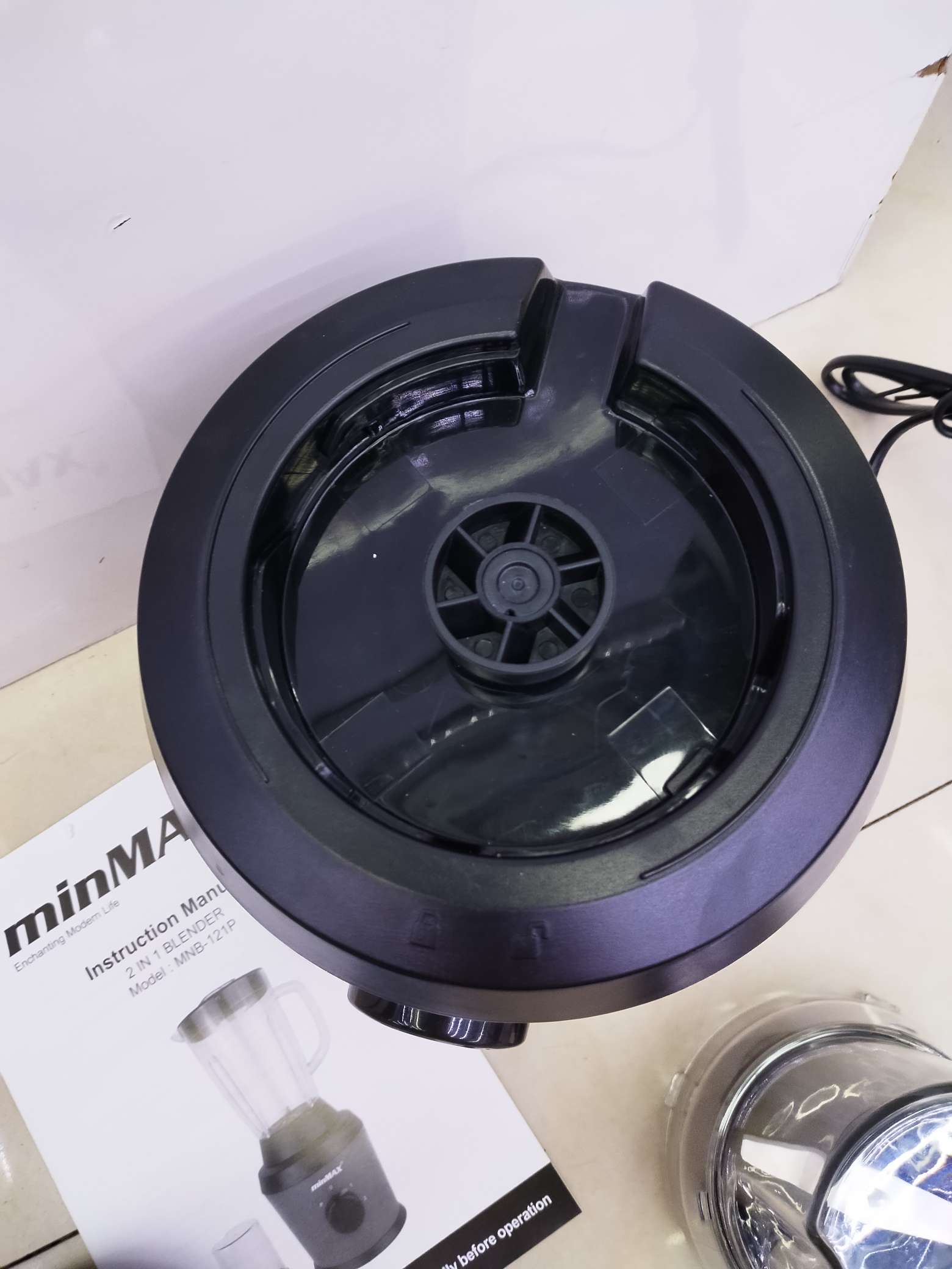 The multi-functional kitchen appliance MNB-121P, which integrates juicer, blender and meat grinder, is highly efficient and convenient. It is an original imported product with quality guaranteed detail image 3