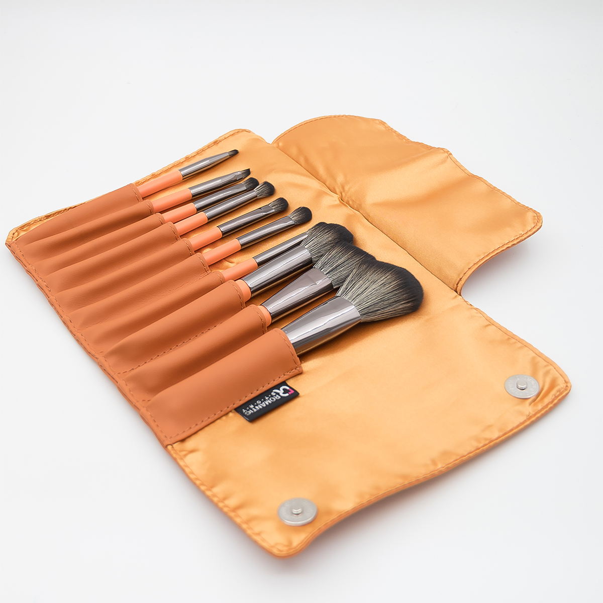 10 titanium crystal wire brushes available in three colors, with soft bristles Application Scenario