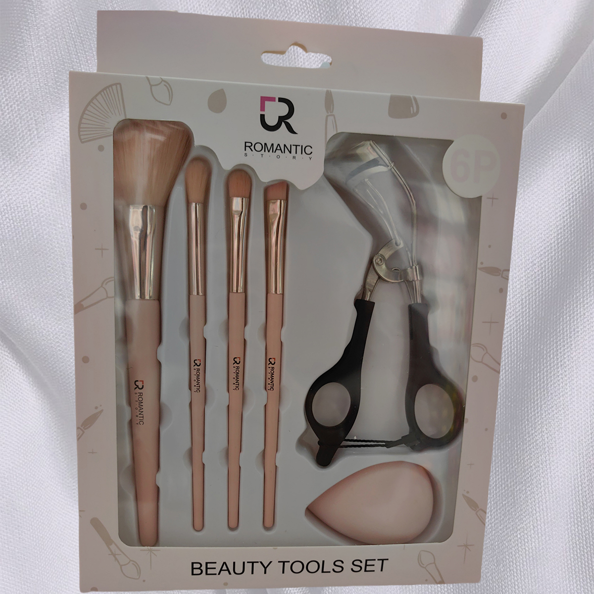 This pink six-piece set comes in two colors: 4 makeup brushes, an eyelash curler, and a beauty egg eyelash curler Specification image