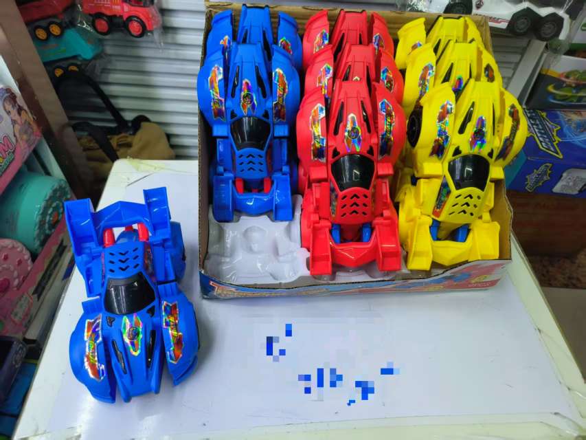 智能玩具变形车，手动变形三角霸王龙汽车机器人。