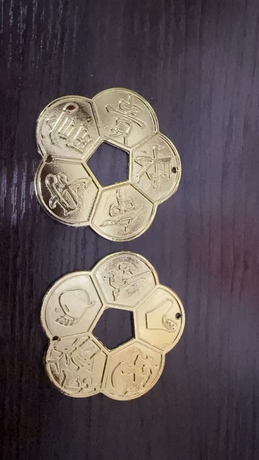 سبائك YiWu Lang ليندسي الحرف اليدوية تبيع قطع نحاسية إضافية تدفع ChangMingFuGui يحرس البرقوق الطلاء سبائك ذهبية غيارها المواد المبادلة بواحدة detail image 2