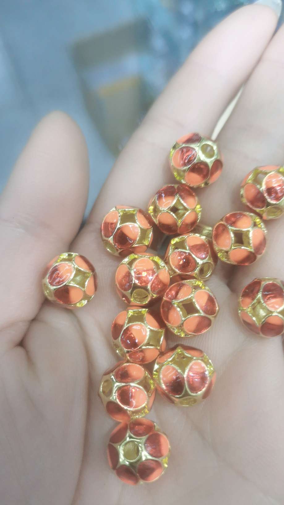 The oil-drip ball copper accessory is used to make a car hanging bracelet